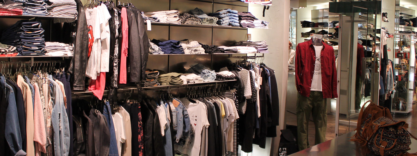 Ultimo shop negozio di abbigliamento e jeans Arezzo Ultimo shop negozio di abbigliamento e jeans Arezzo