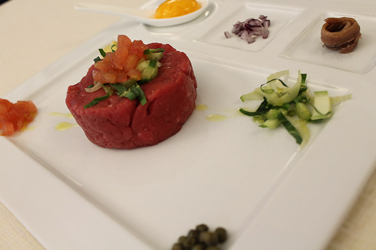 secondi piatti Tartara di Chianina ristorante la Tagliatella Arezzo secondi piatti Tartara di Chianina ristorante la Tagliatella Arezzo